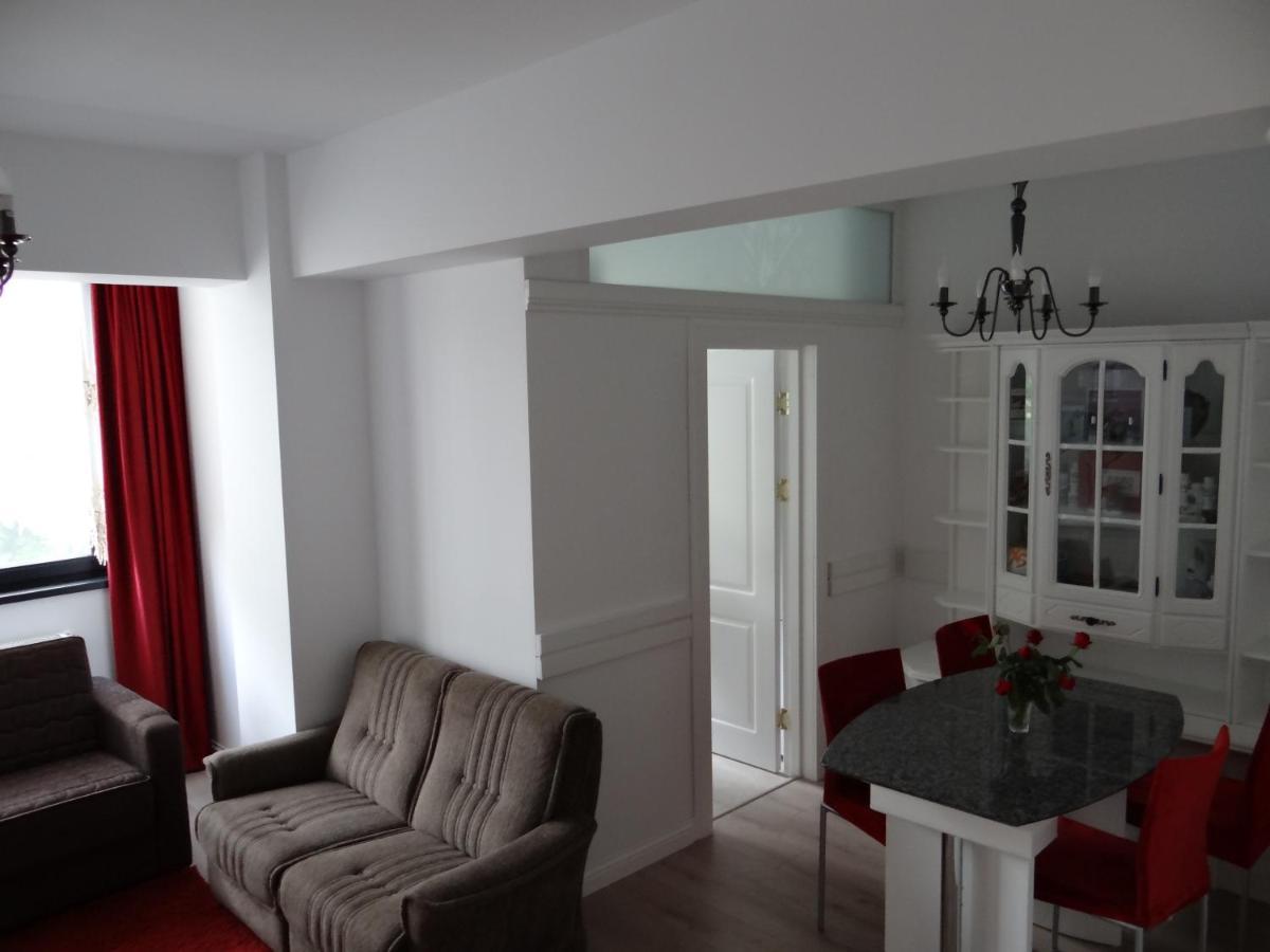 Apartament De Lux White&Red Suceava Exterior photo